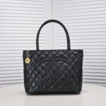 CHANEL Medallion Tote Bag - 图片 2
