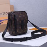 LV Christopher Wearable Wallet - 图片 3