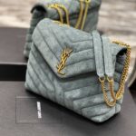 LOULOU SMALL CHAIN BAG IN “Y” QUILTED SUEDE - 图片 3