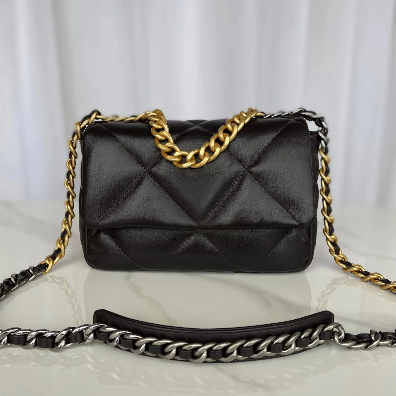 3d595428-feae-4452-841b-104c3313582e.webp Replica Prada Padded nappa leather shoulder bag 1BD306 Black - 图片 1
