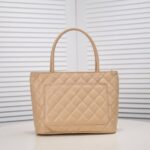 CHANEL Medallion Tote Bag - 图片 3