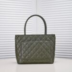 CHANEL Medallion Tote Bag - 图片 3