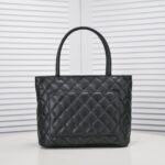 CHANEL Medallion Tote Bag - 图片 3