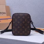 LV Christopher Wearable Wallet - 图片 4