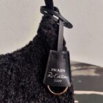 Replica Prada 1NE515 Re Edition 2000 Shearling Mini Bag Black - 图片 4