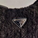 Replica Prada 1NE515 Re Edition 2000 Shearling Mini Bag Black - 图片 5