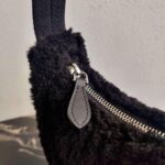 Replica Prada 1NE515 Re Edition 2000 Shearling Mini Bag Black - 图片 6