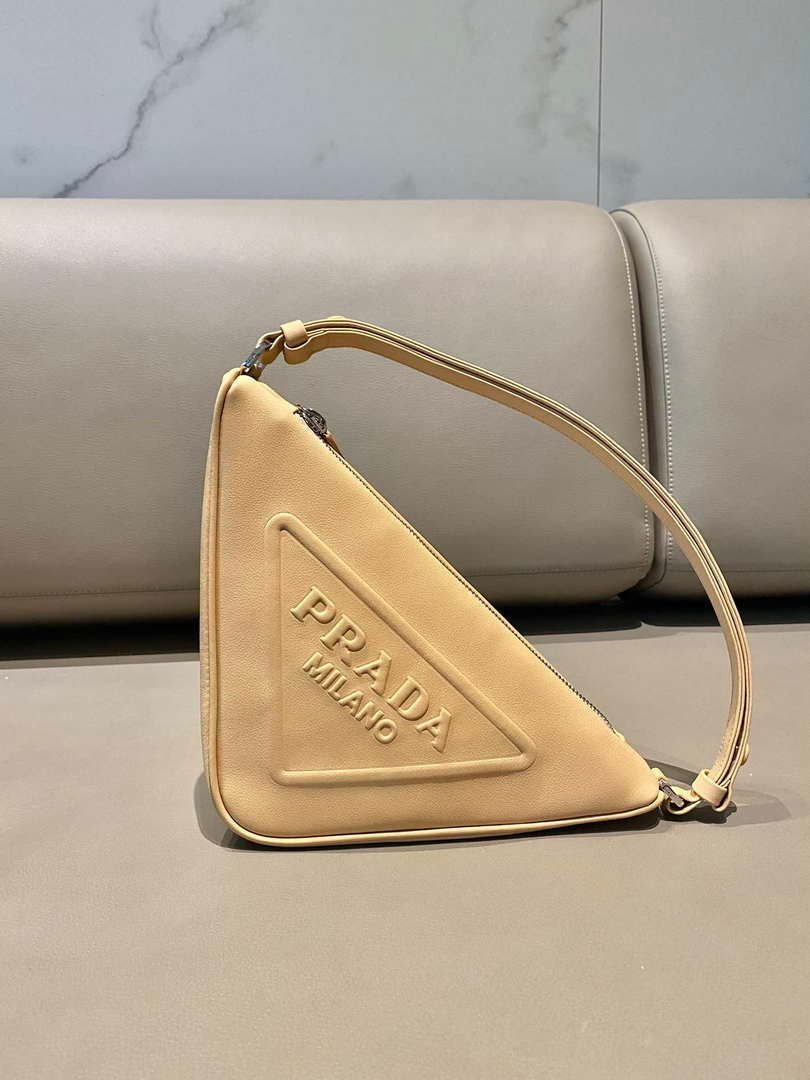 65324e08e2a89.jpg Replica Prada 1NQ043 Triangle leather pouch Apricot - 图片 1