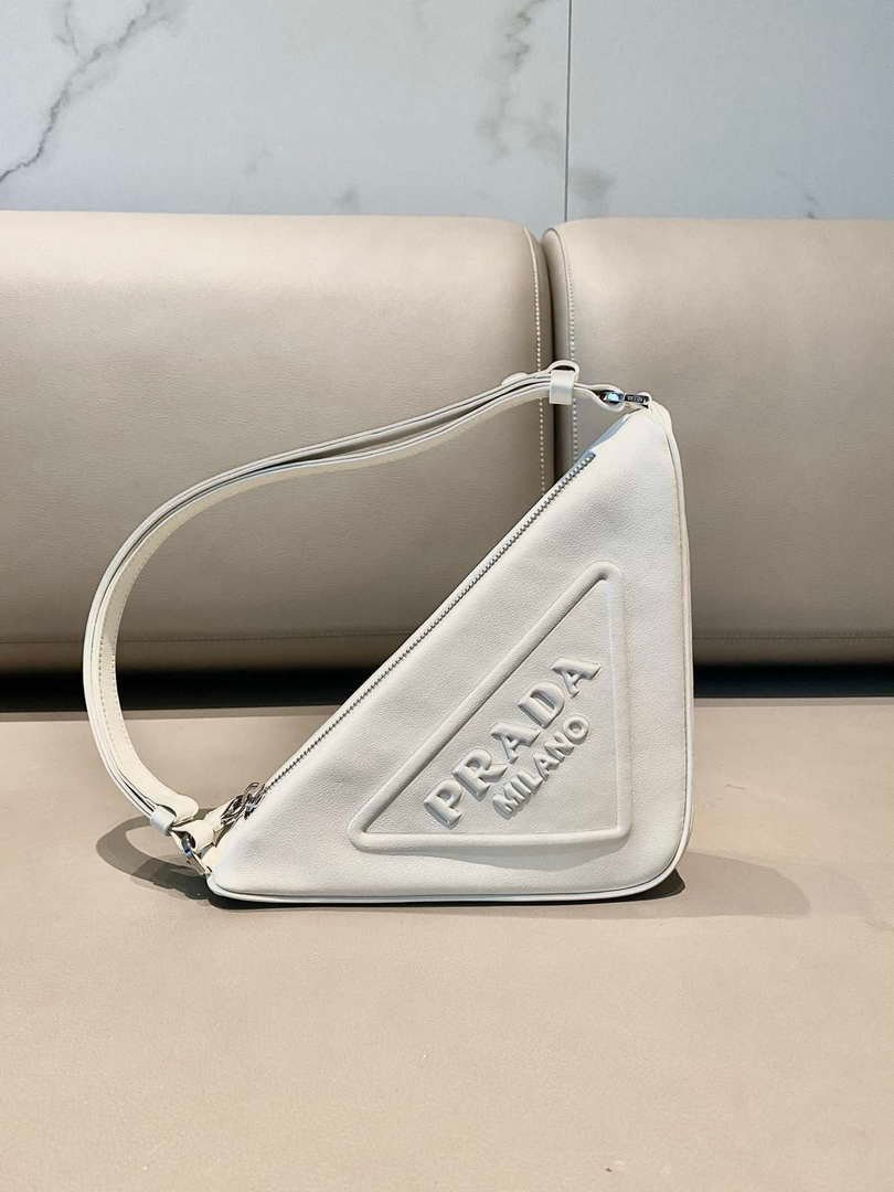 65324e135fe85.jpg Replica Prada 1NQ043 Triangle leather pouch White - 图片 1
