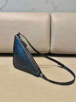 Replica Prada 1NQ043 Triangle leather pouch Black - 图片 2