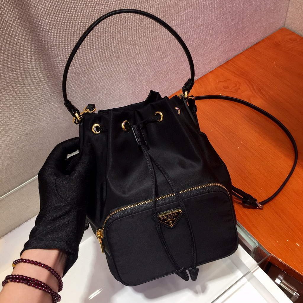 65324ef3204f3.jpg Replica Prada 1BH038 Prada Duet Re-Nylon Bucket shoulder bag Black - 图片 1