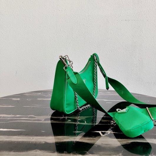 65324f15e6dc5.jpg Replica Prada 1BH204 Prada Re-Edition 2005 Nylon Bag Green - 图片 1