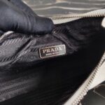 Replica Prada 1BH204 Prada Re-Edition 2005 Saffiano leather Bag in White Silver - 图片 7