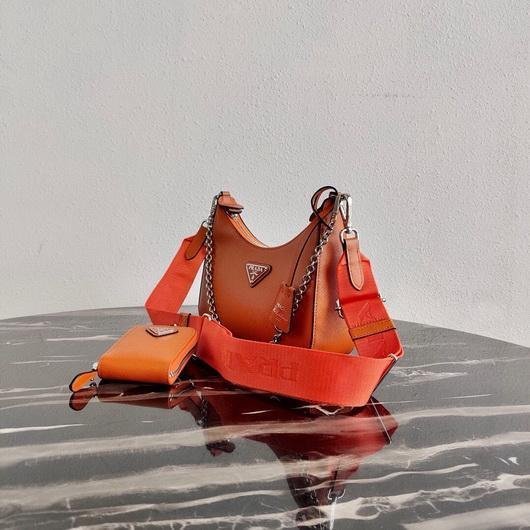 65324f9a9bf98.jpg Replica Prada 1BH204 Prada Re-Edition 2005 Saffiano leather Bag in Orange - 图片 1