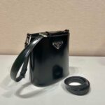 Replica Prada Mini brushed-leather bucket bag 1BE059 Black - 图片 2