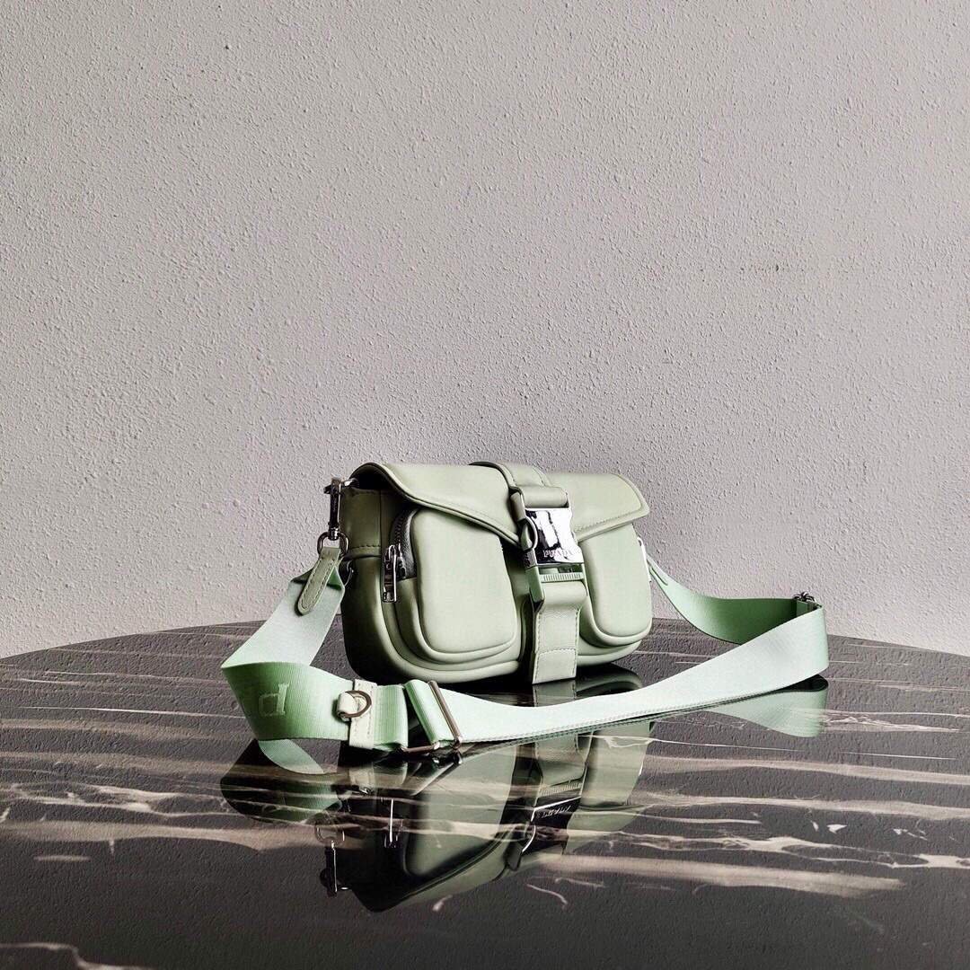 65325876a3074.jpg Replica Prada Pocket Nylon and Brushed Leather Bag 1BD295 Green - 图片 1