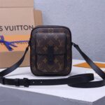 LV Christopher Wearable Wallet - 图片 7