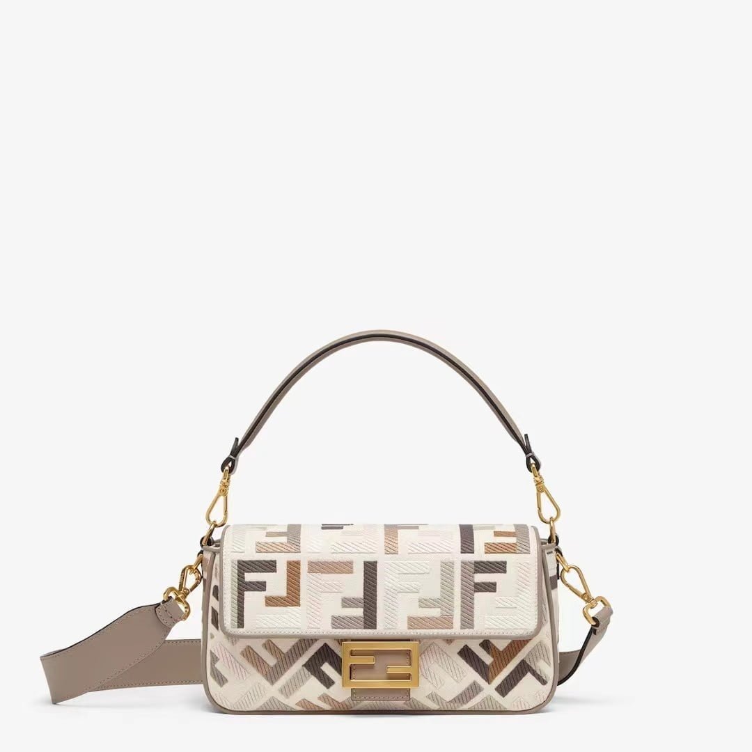 9319c9aae808369b070b623f905cebb.jpg FENDI Hot Classic Baguette - 图片 1