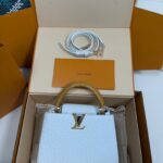 Louis Vuitton Capucines BB Ostrich Leather Handbag Model: M24714 Size: 27cm*18cm*9cm