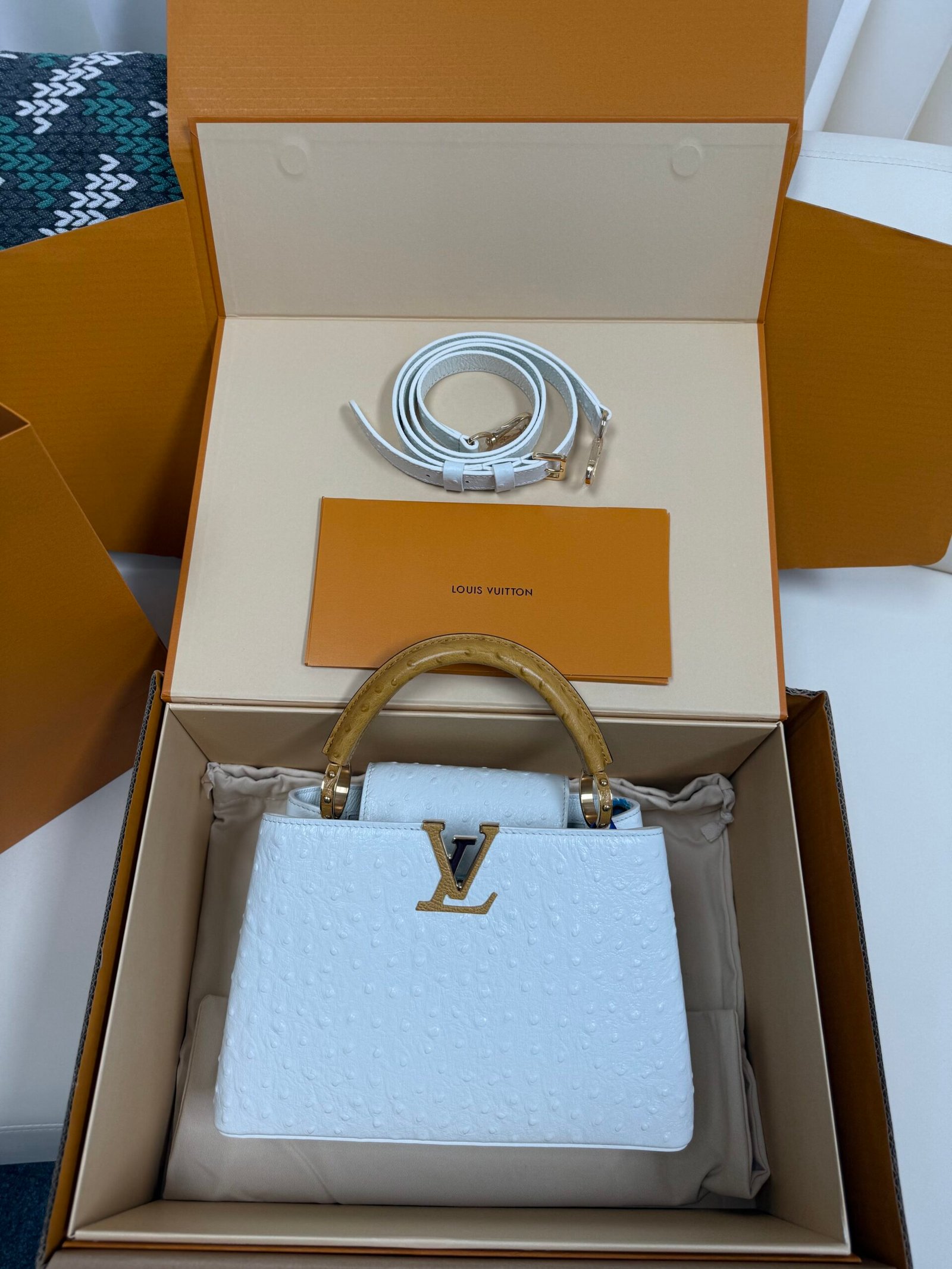IMG_4213-scaled-2.jpg Louis Vuitton Capucines BB Ostrich Leather Handbag Model: M24714 Size: 27cm*18cm*9cm - 图片 1