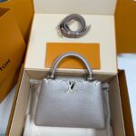 Louis Vuitton Capucines BB ostrich leather handbag Model: M11341 Size: 27cm*18cm*9cm