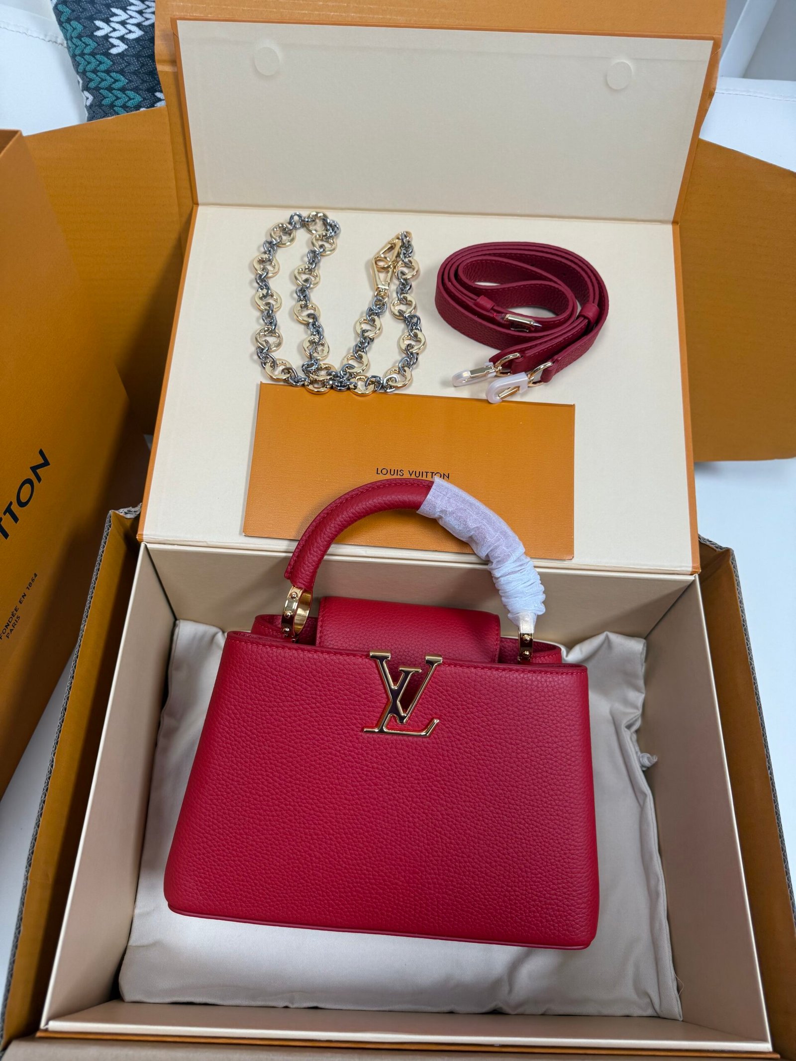 IMG_4363-scaled-1.jpg Louis Vuitton Capucines BB Handbag Model: M82904 Size: 27cm*18cm*9cm - 图片 1