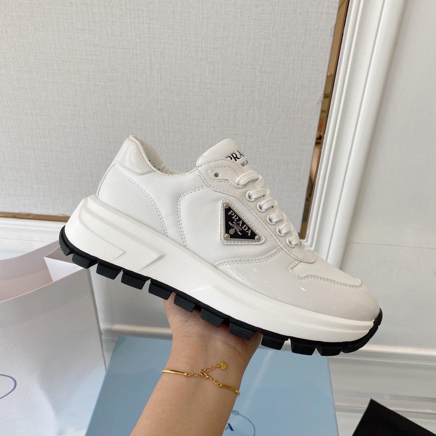 a1649706577000_3320.jpg Prada Patent leather white Size: 34-40 note shoes size which you want when you fill shipping address - 图片 1