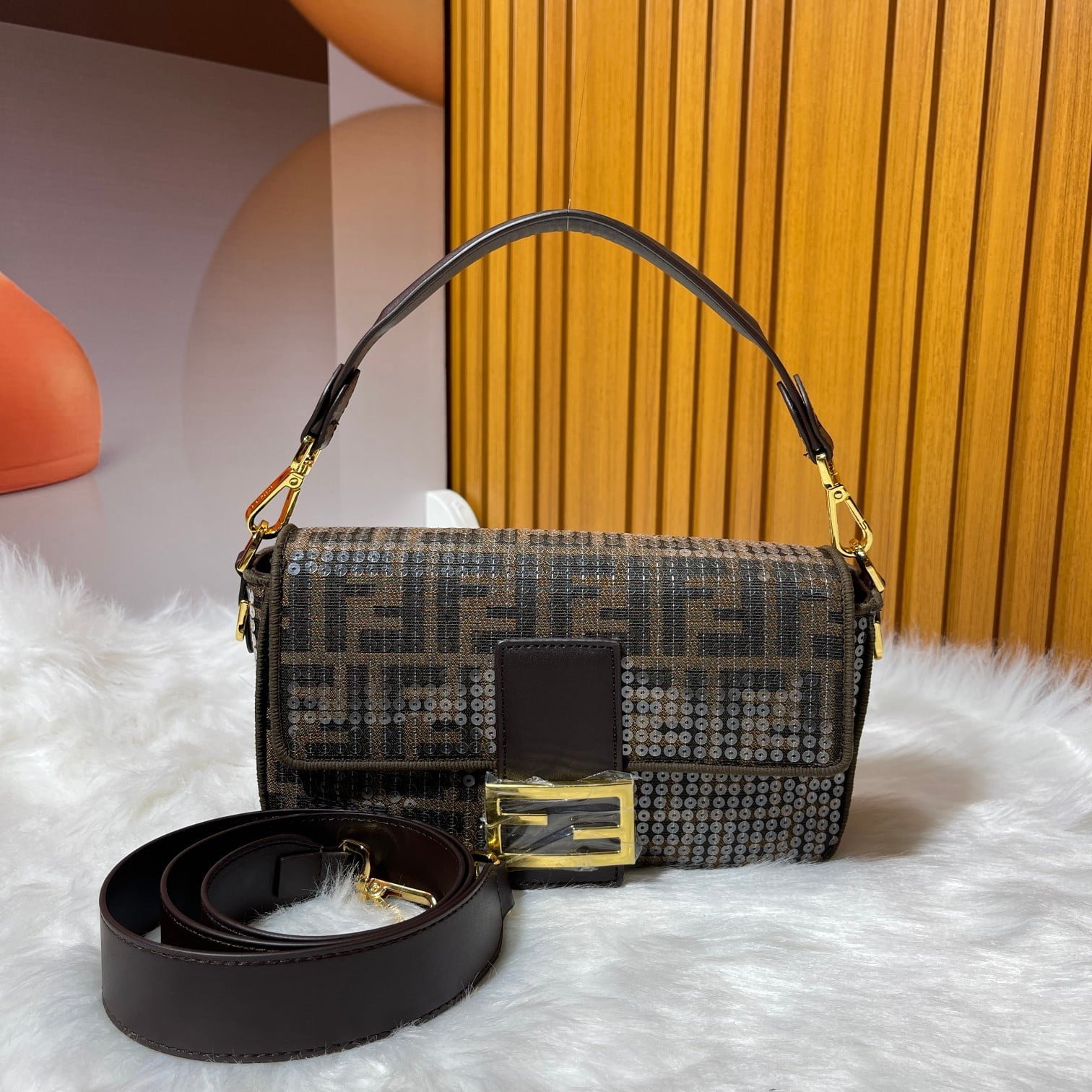 a1694067292917_7114.jpg FENDI baguette bag with beads F2029 Size: 26*5*15CM - 图片 1