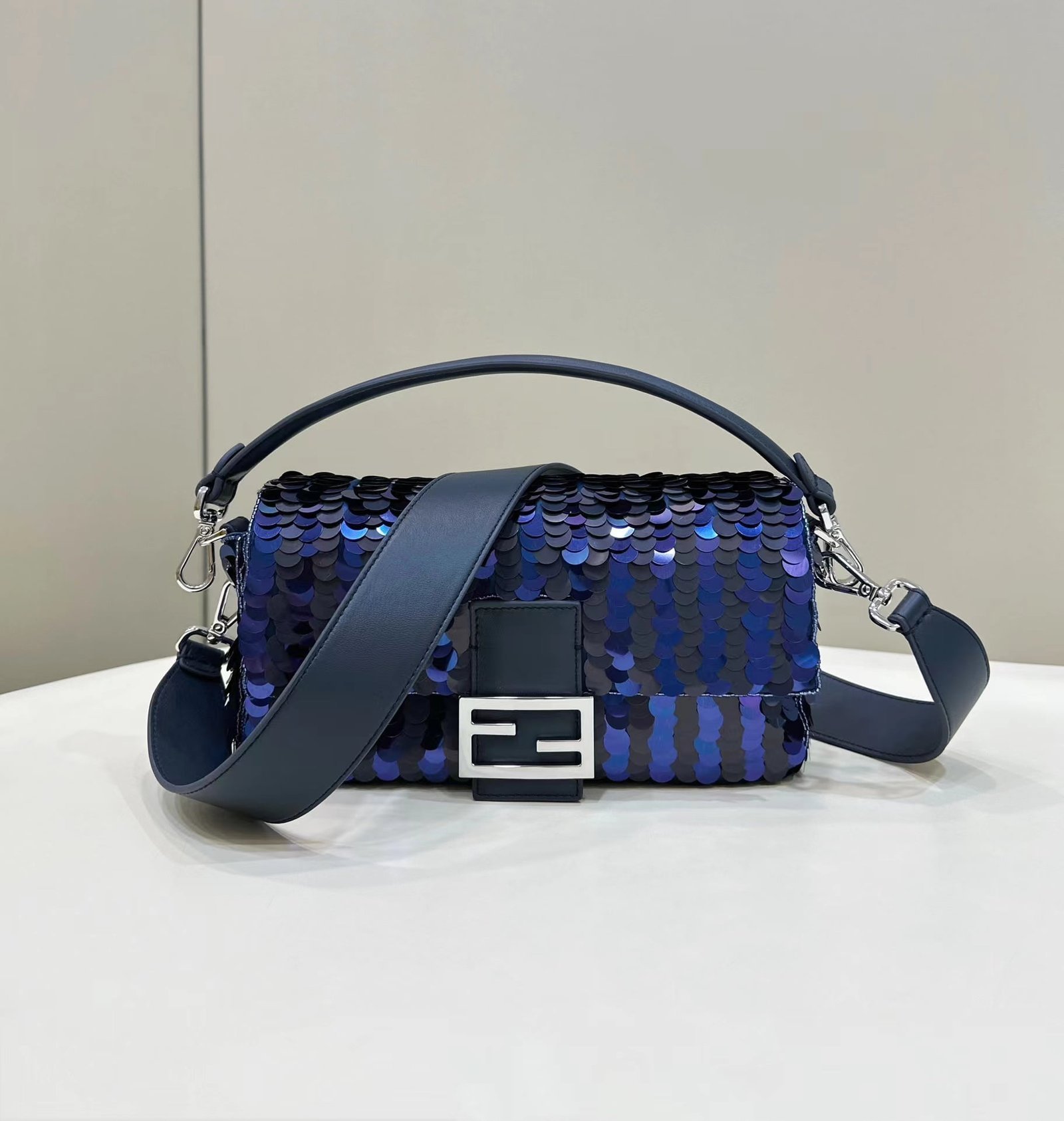 b681794883c33c8fc9a0fd72ba5ea39.jpg Fendi Baguette size:27*7*13cm - 图片 1