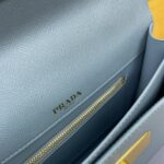 Prada organ bag light blue size: 20*15*5cm - 图片 4