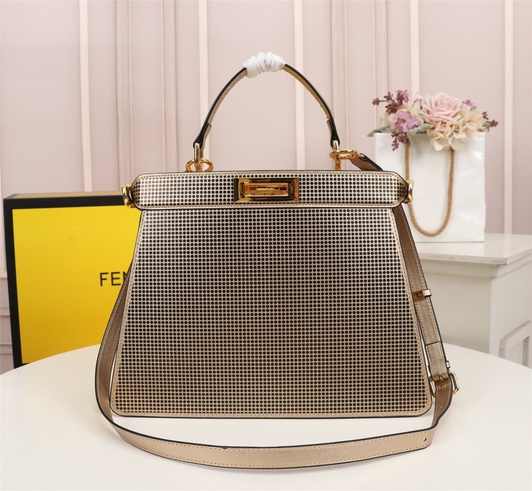 i1667365764_3788_0.jpg FENDI Iseeu Clip bag size:33* 24.5cm/ 24 *20cm - 图片 1