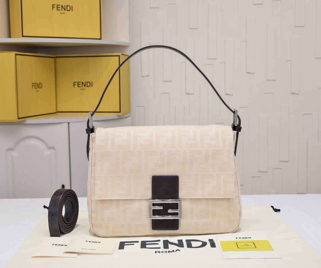 i1682105014_4719_0.jpg FENDI Vintage Underarm bag 7701 Waterproof cloth creamy white Size:26*15*4cm/29*21*12cm - 图片 1