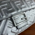 FENDI BAGUETTE Embossed design Sliver Handbag F0191 Size: 26x5x15cm - 图片 4