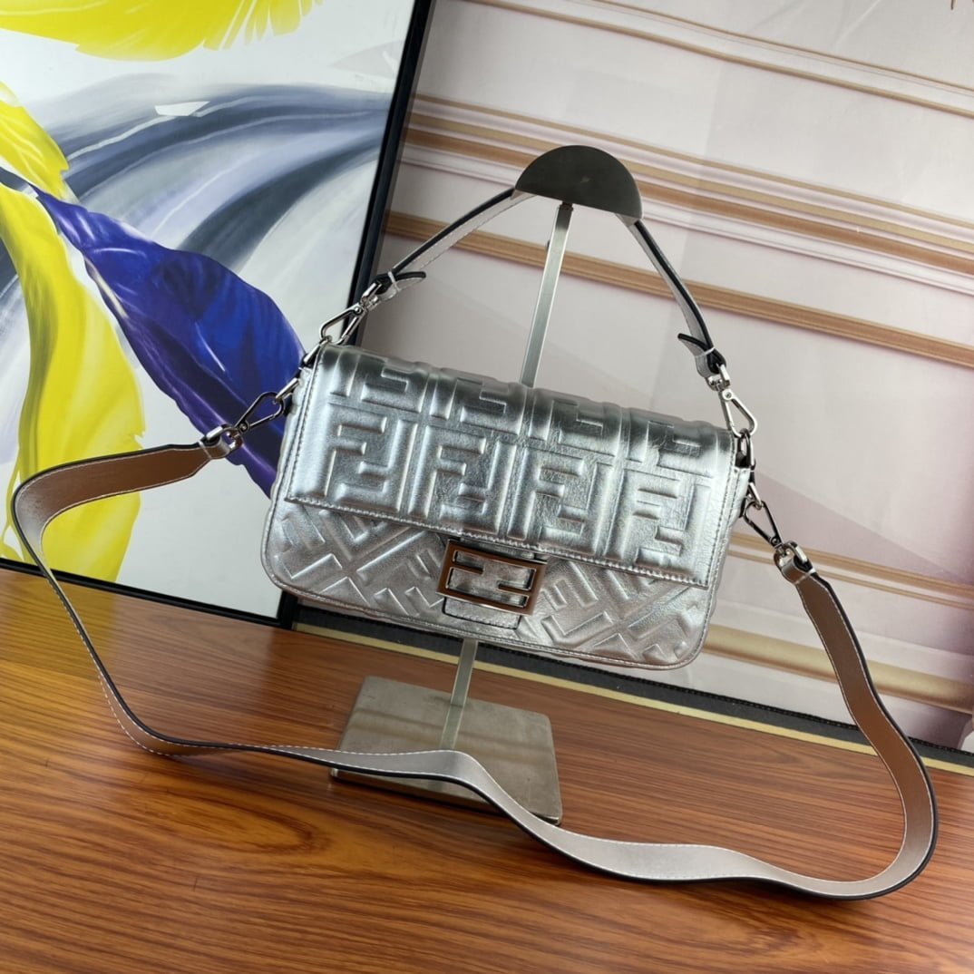 i1682175185_434_0.jpg FENDI BAGUETTE Embossed design Sliver Handbag F0191 Size: 26x5x15cm - 图片 1