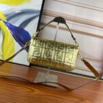 FENDI BAGUETTE Embossed design Gold Handbag F0191 Size: 26x5x15cm - 图片 3