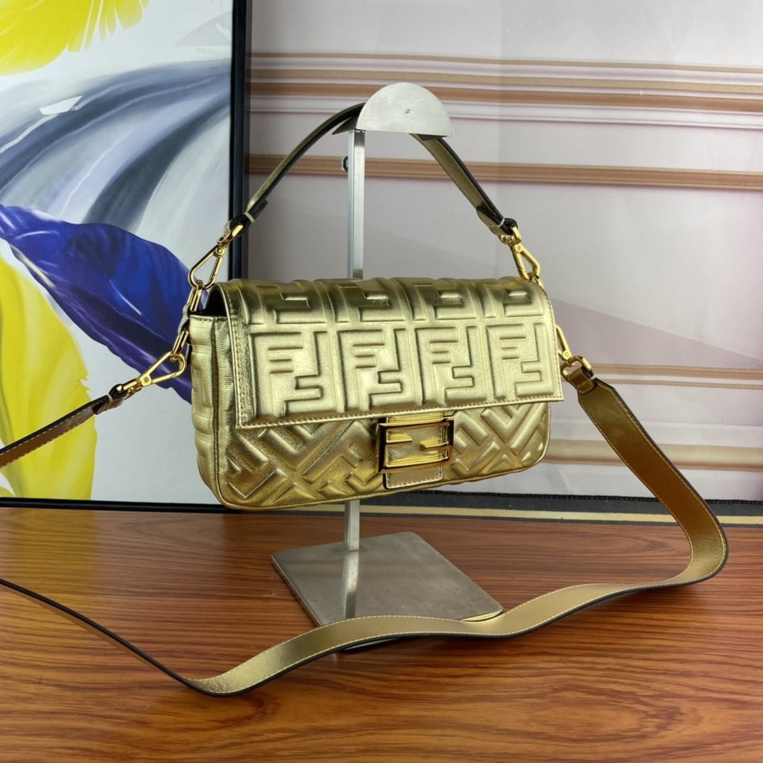i1682175199_7824_1.jpg FENDI BAGUETTE Embossed design Gold Handbag F0191 Size: 26x5x15cm - 图片 1