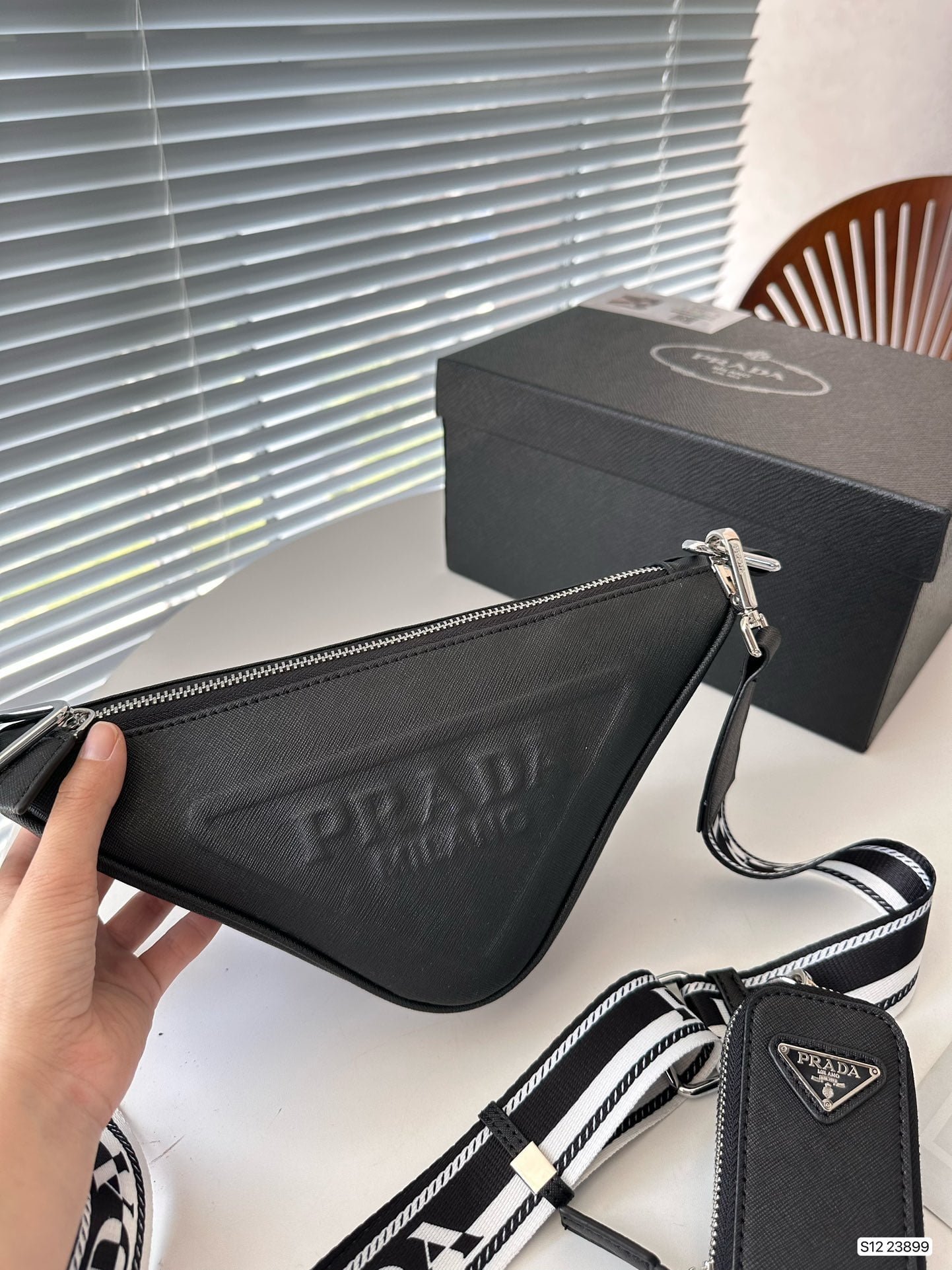 i1688200142_5579_1.jpg Prada Triangle bag 23899 size: 28*14cm - 图片 1