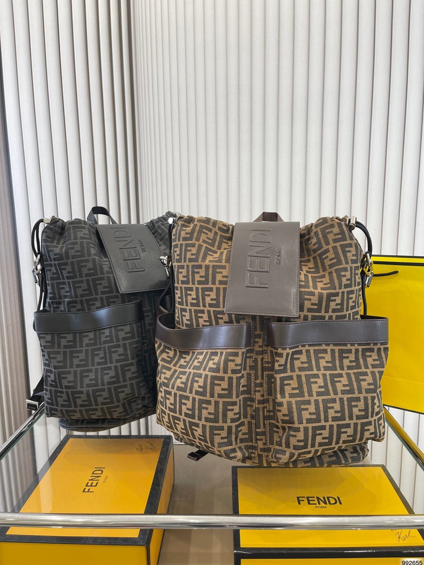 i1695037976_3462_0.jpg FENDI new backpack Brown/Black Size:34*44cm - 图片 1