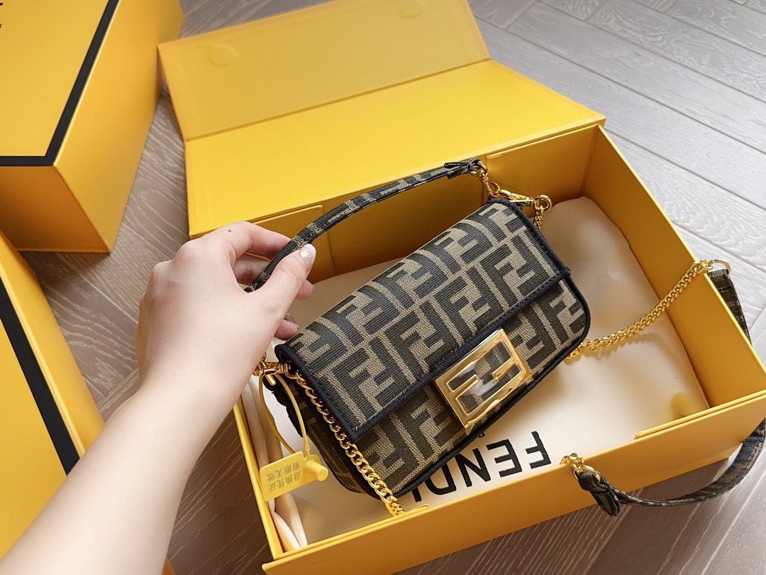 wsxc1742759368310_0.jpg fendi size:19*12cm - 图片 1