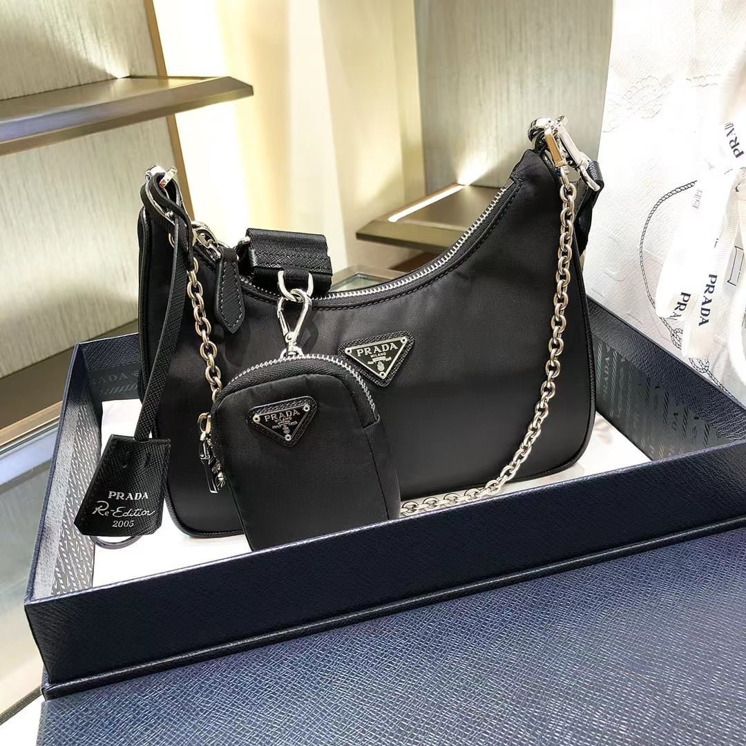 微信图片_20231206211119.jpg 【top-level】The PRADA three-in-one has become a mainstream fashion trend - 图片 1